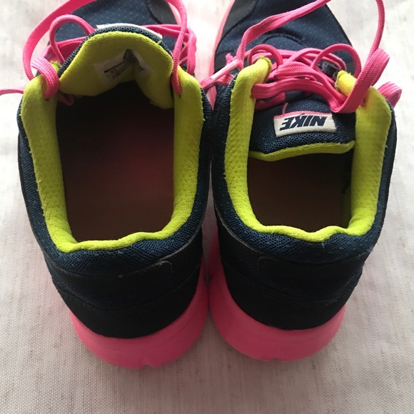 Ladies Nike Running Shoes - Picture 2 of 4